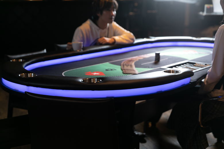 LEDライト仕様のポーカーテーブル | カジノ用品の企画制作輸入販売 